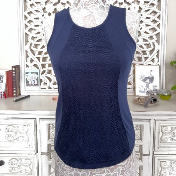 GAP sleeveless crochet tank - Picture 1 of 4
